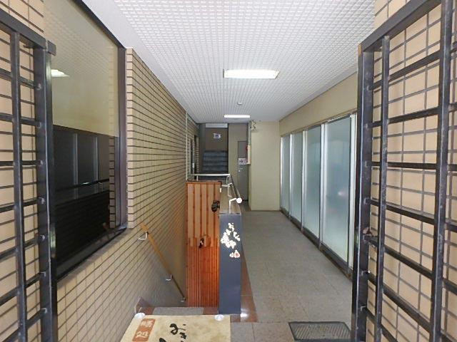 飯島ビルエントランス②