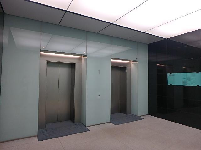 ホール①
