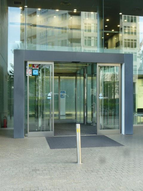 エントランス①