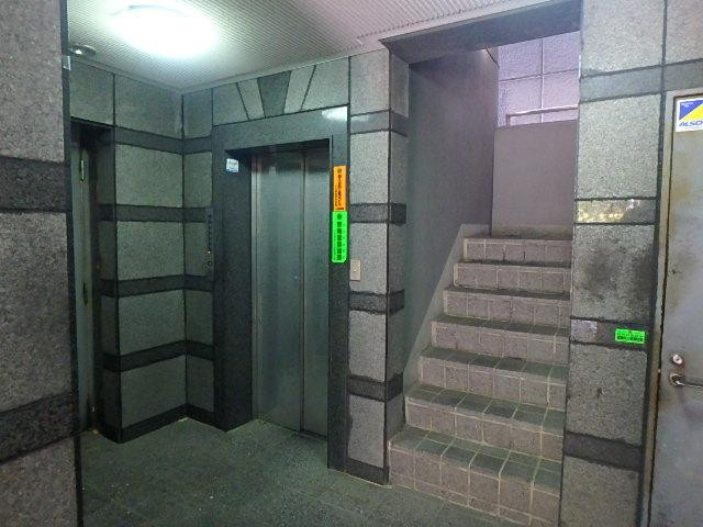 司ビルホール①