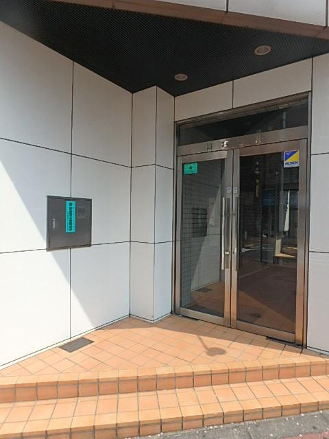 根本ビルエントランス②