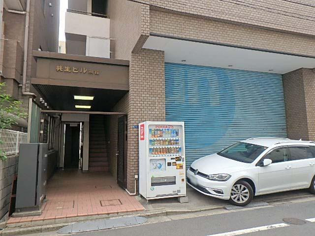 共生ビル別館エントランス①