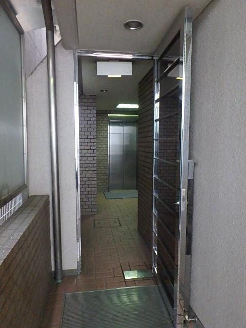 共生ビル別館エントランス③