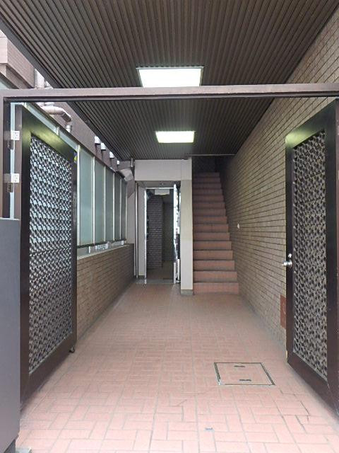 共生ビル別館エントランス②