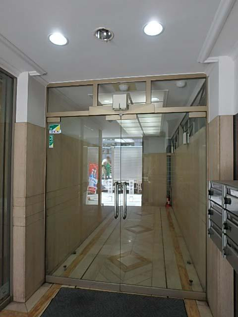 コスモタワービルエントランス②