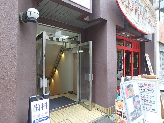 穂積ビルエントランス①
