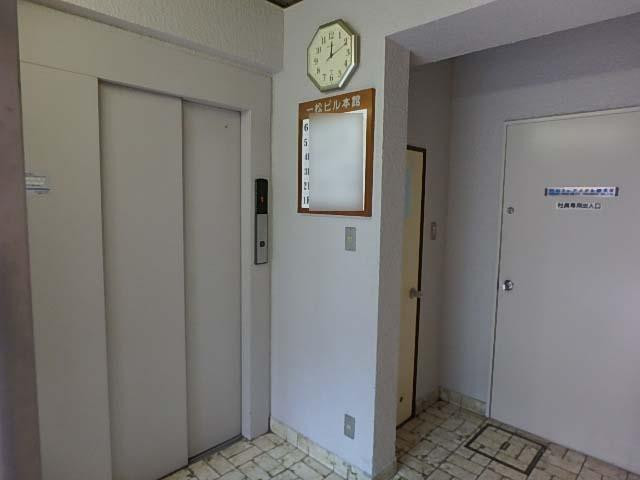 一松（ひとまつ）ビル本館ホール①