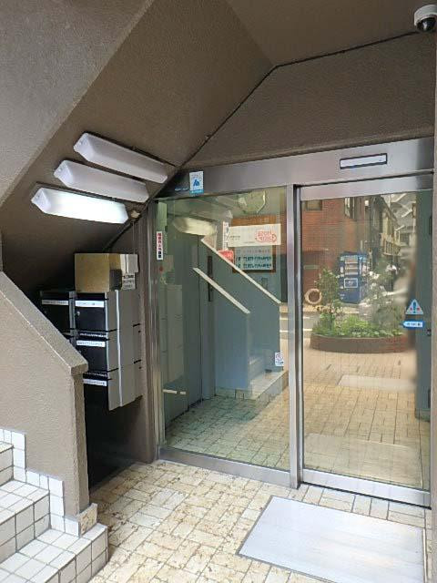 一松（ひとまつ）ビル本館エントランス②