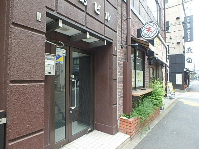 中島ビルエントランス①