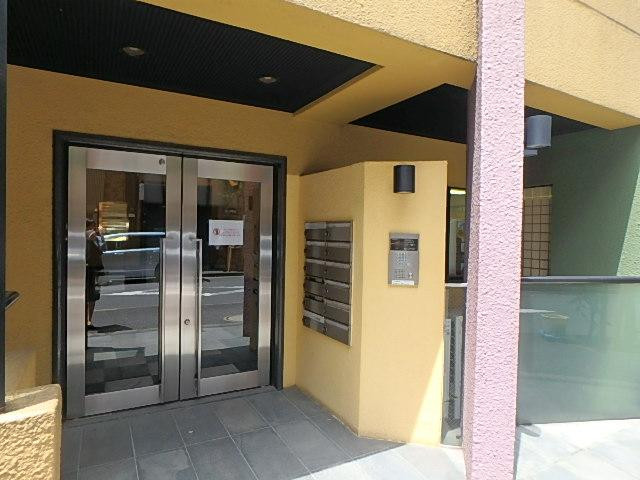 代市ビルエントランス①