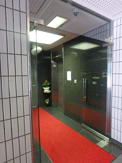 ＹＭＧ新橋ビルエントランス③