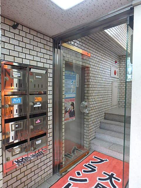 康楽ビルエントランス②