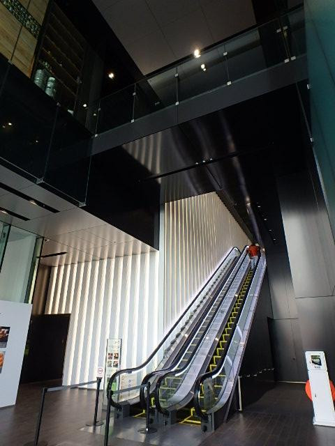 ホール①