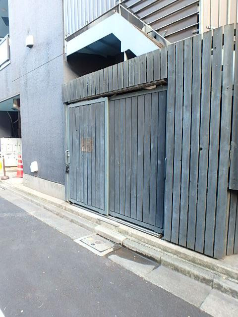 新橋３丁目ビルエントランス①