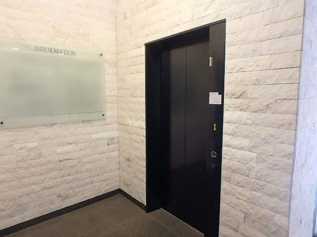 御成門小田急ビルエントランス③