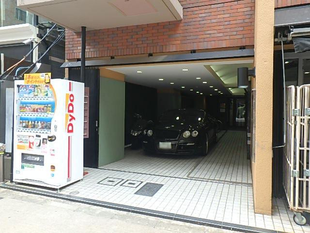西新橋ビルエントランス①