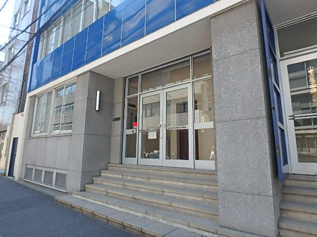 小里ビルエントランス①