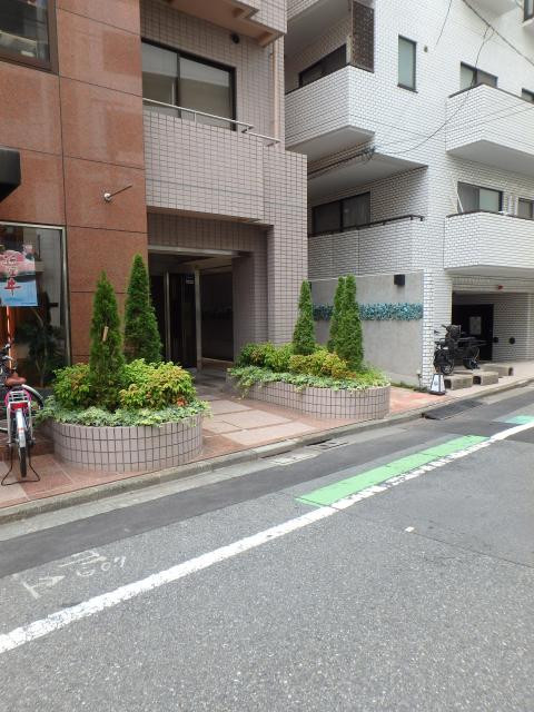 西麻布尾花ビルエントランス①