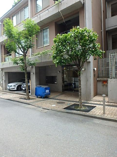 西麻布ＣＯ－ＨＯＵＳＥエントランス①