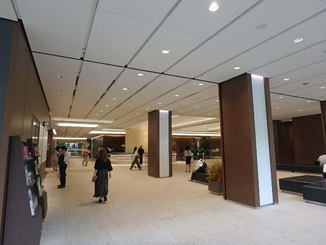 アーク森ビルホール①