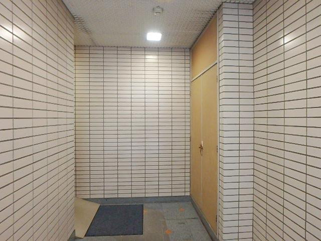 楽ビルホール①