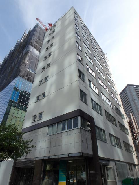 白亜ビル外観②