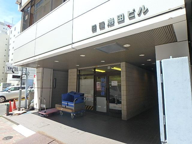 日建岩田ビルエントランス①