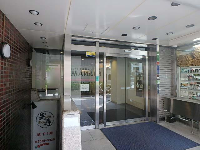 下島ビルエントランス②