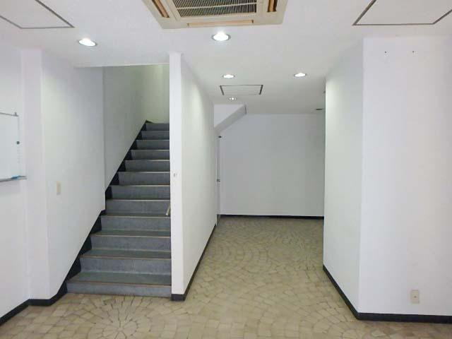 青南吉川興産ビルホール①