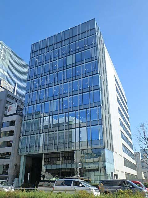 表参道グランビル外観②