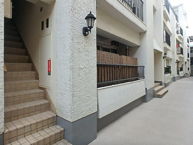 ピロティ青山ホール②