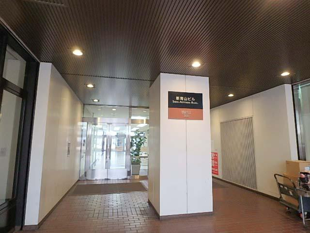 新青山ビル　西館・東館エントランス②