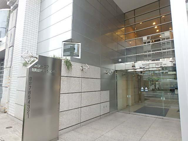 スリーエフ南青山ビルエントランス②