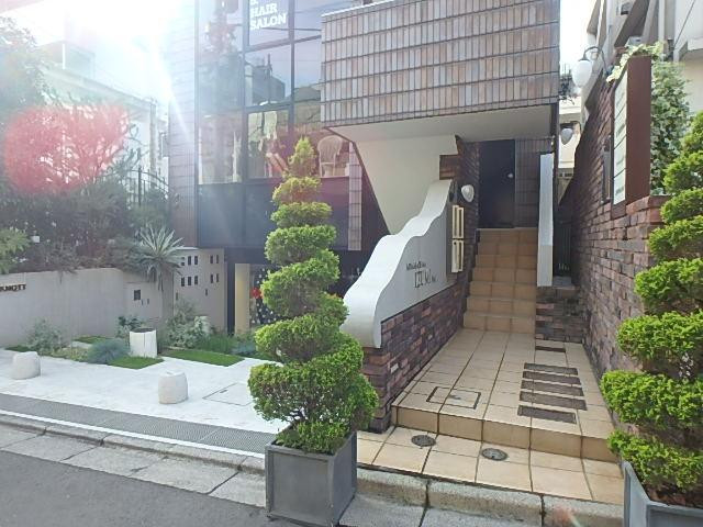 南青山泉ビルエントランス①