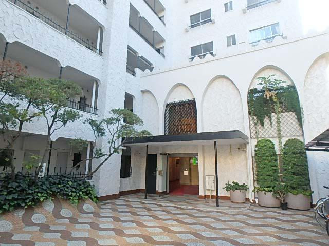 秀和青南レジデンスエントランス②