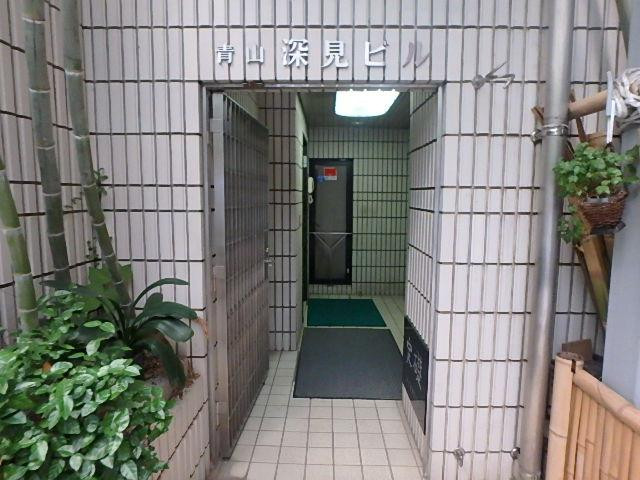 青山深見ビルエントランス②
