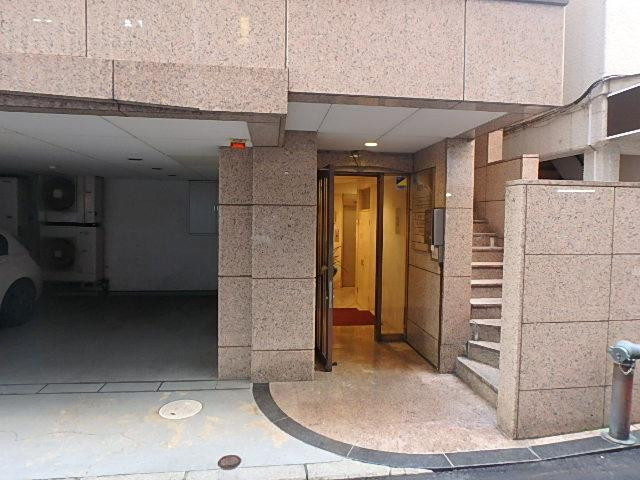 南青山クインビルエントランス①