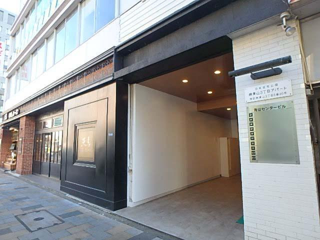 青山センタービルエントランス①