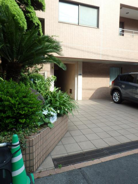 南青山吉岡ビルエントランス①