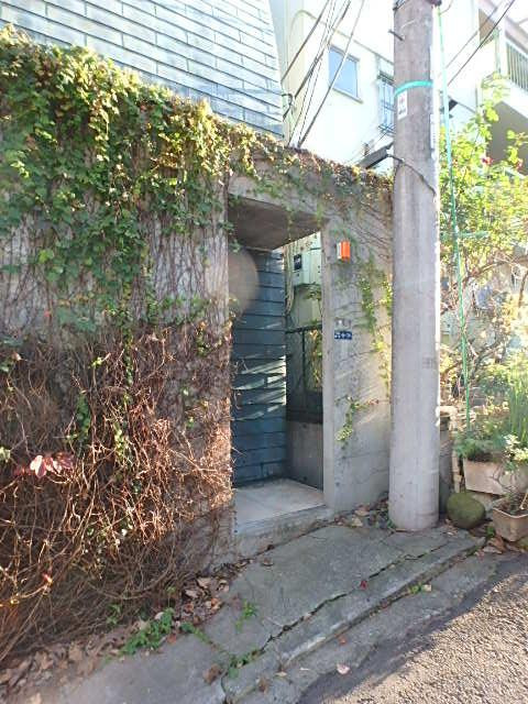 南青山４丁目戸建エントランス①