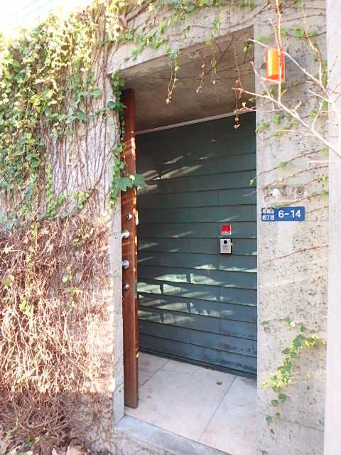 南青山４丁目戸建エントランス②