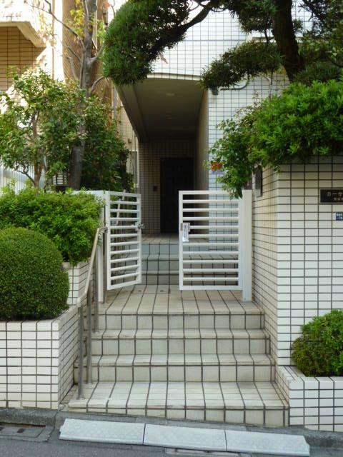 カーサ麻布西館エントランス①