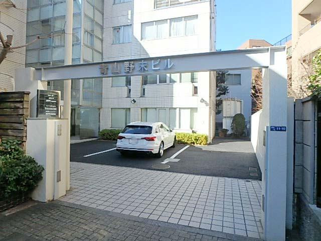 青山野末ビルエントランス①