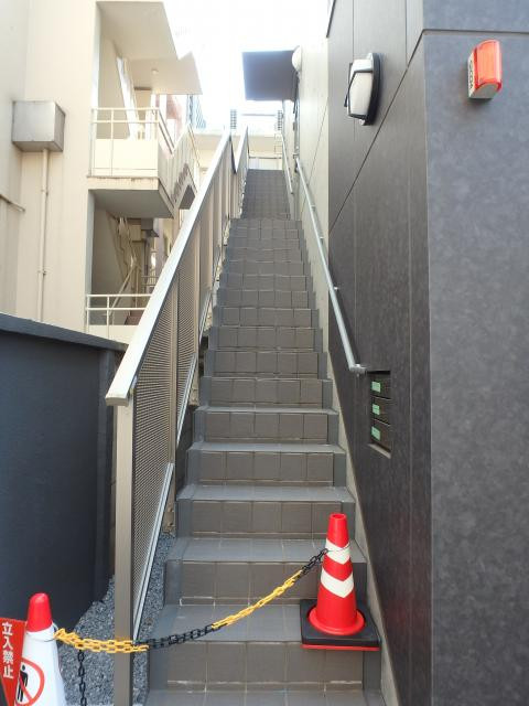 リベラ北青山３丁目ビルエントランス②