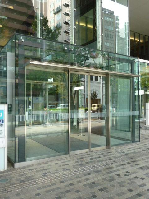 青山ＯＭ－ＳＱＵＡＲＥエントランス①