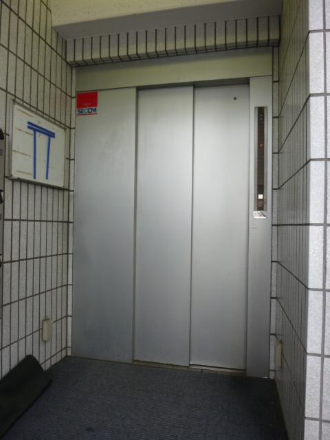 カニエビルエントランス②