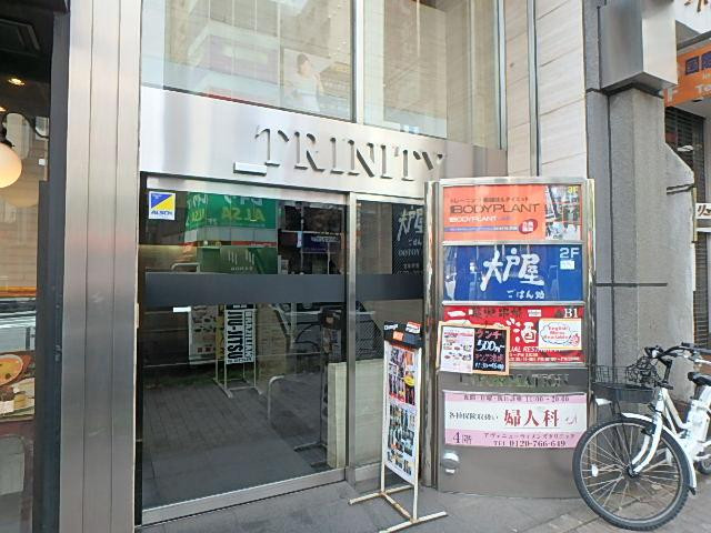 六本木トリニティビルエントランス①