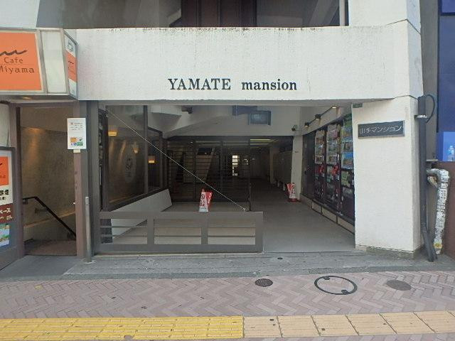 山手マンションエントランス①
