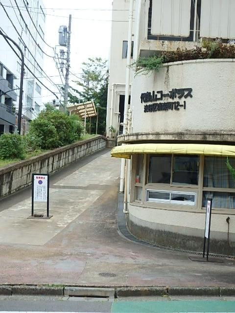 代官山コーポラスエントランス①
