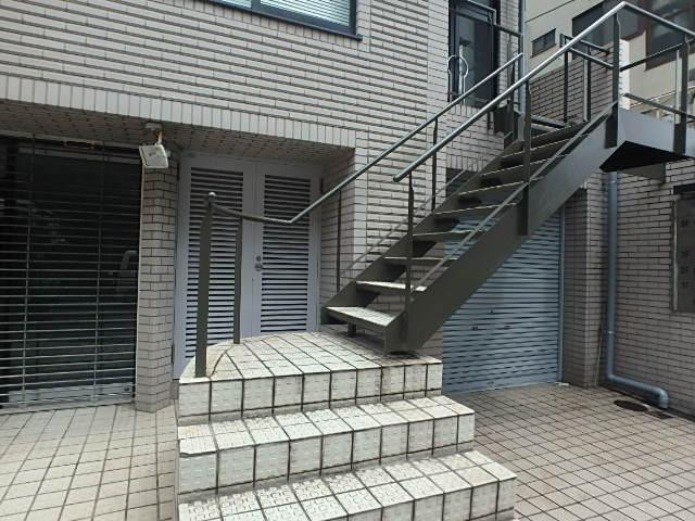 世亞ビルエントランス①